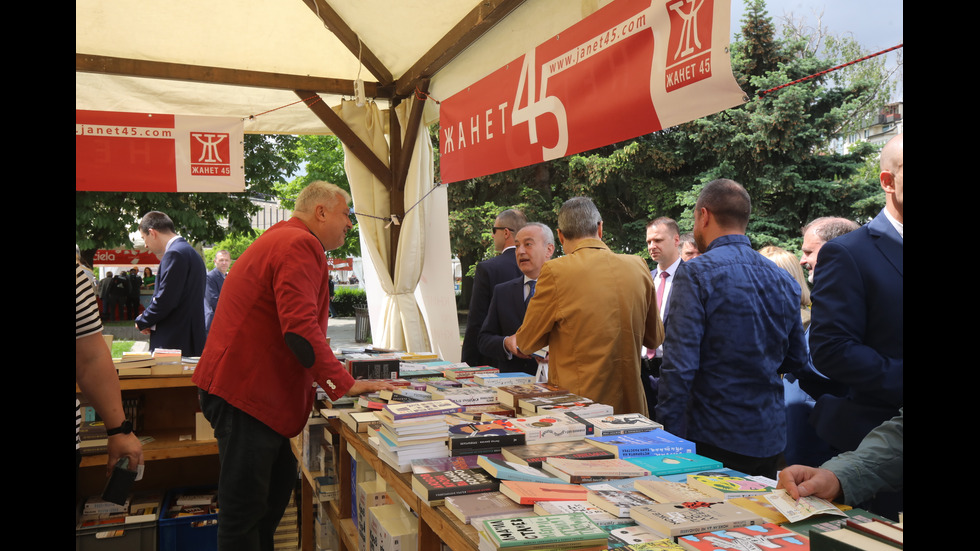 Започна Пролетният панаир на книгата