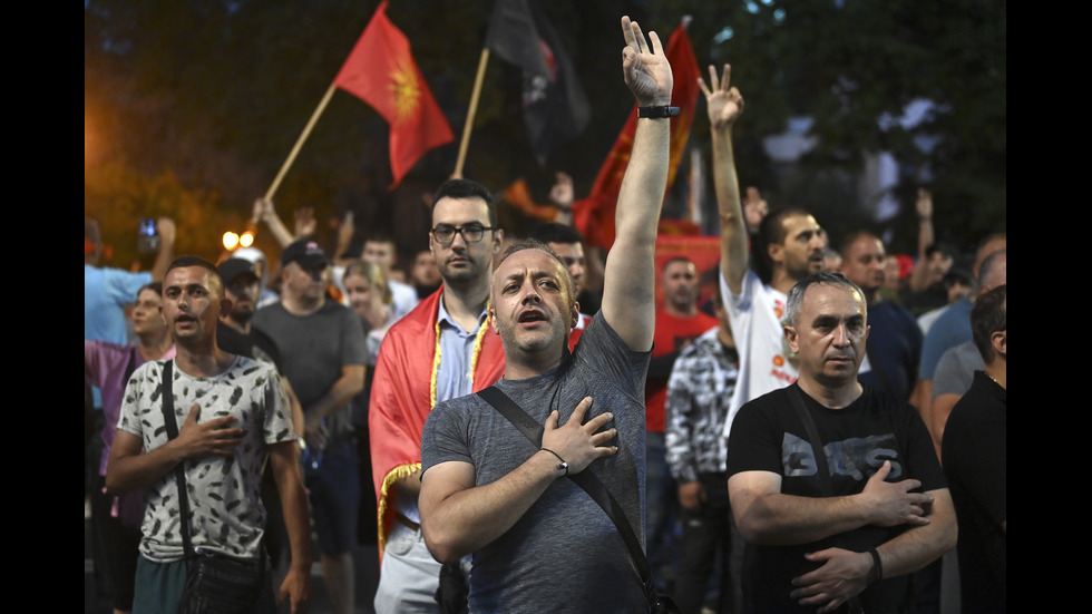 Напрежение в четвъртия ден на протестите в Скопие, има ранени полицаи