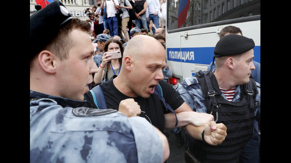 Десетки арестувани на протест в Москва