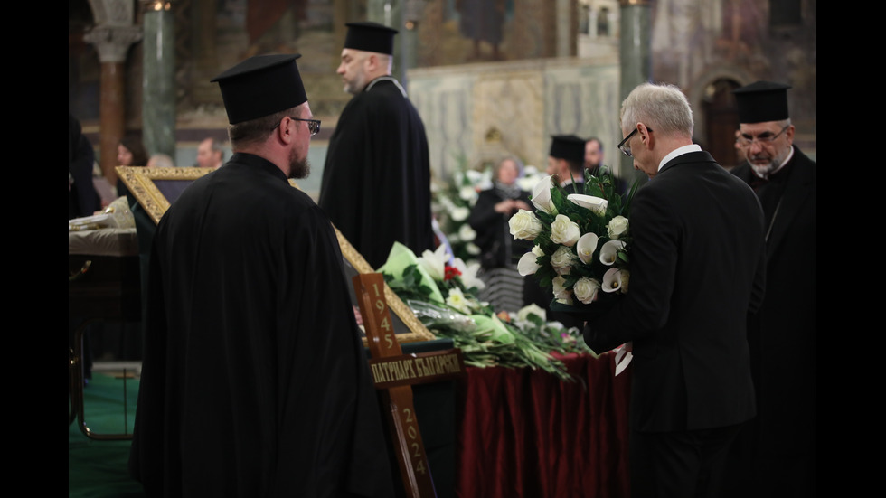 Изложиха за поклонение тленните останки на патриарха в „Св. Александър Невски”