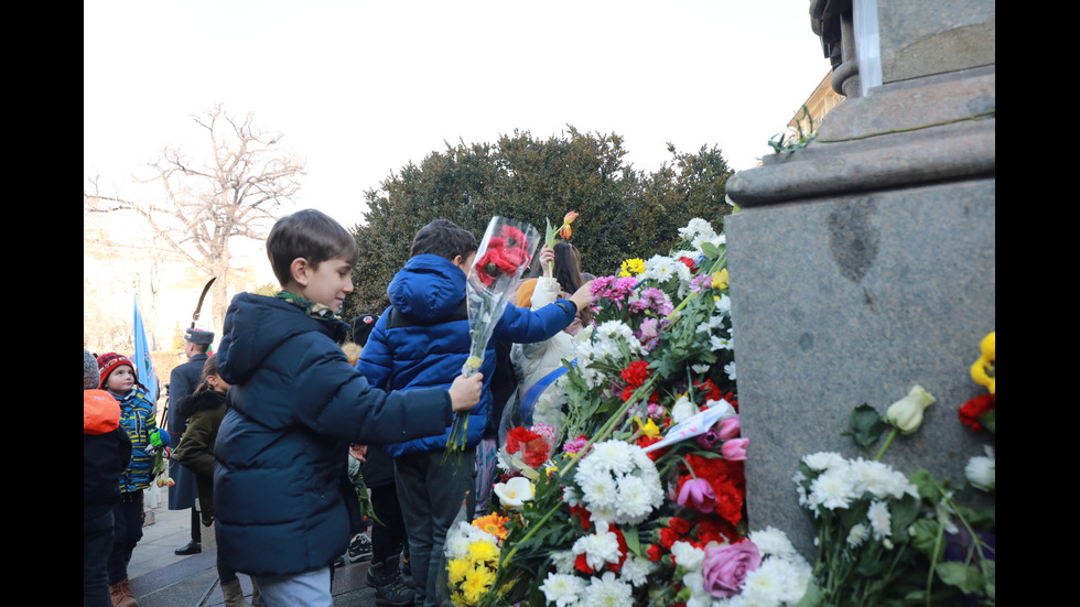 България се прекланя пред подвига на Апостола