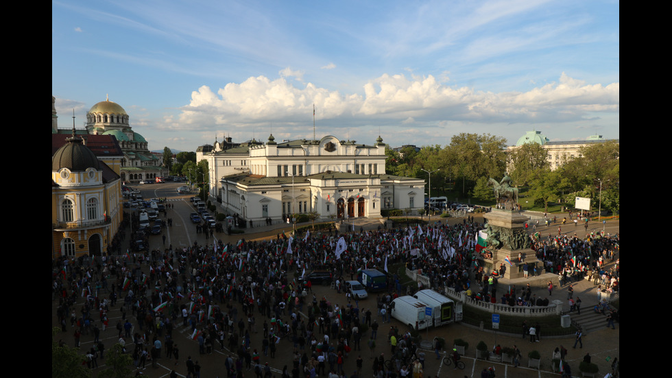 Протест на „Възраждане” блокира центъра на София