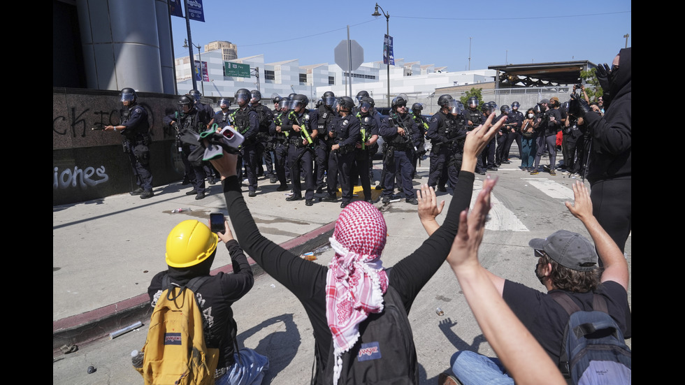 Сблъсъци между Гвардията и протестиращи в Лос Анджелис