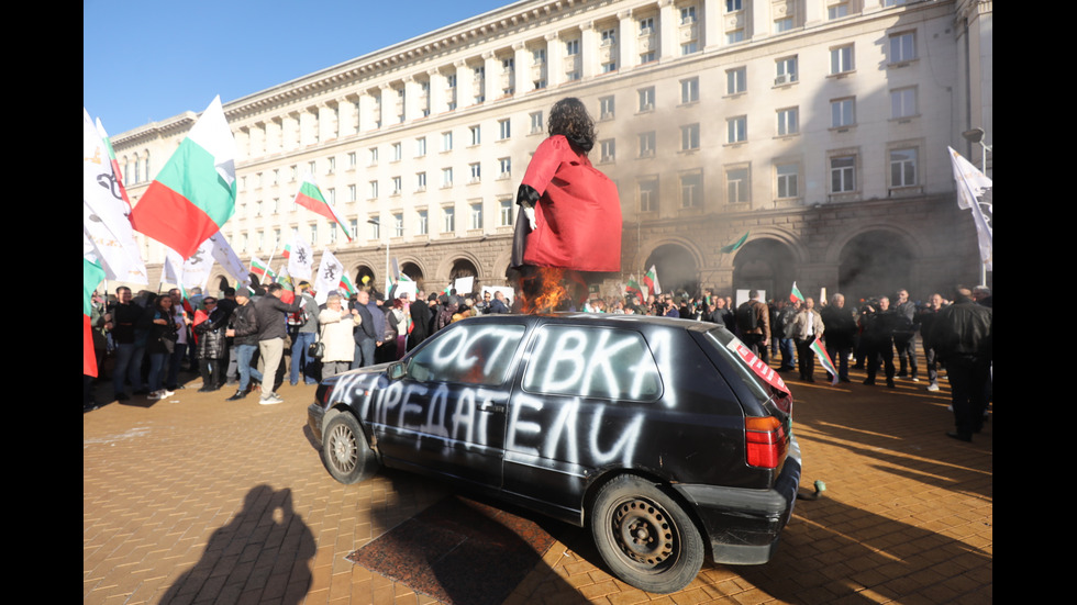 Заради референдума: "Възраждане" на протест пред Конституционния съд