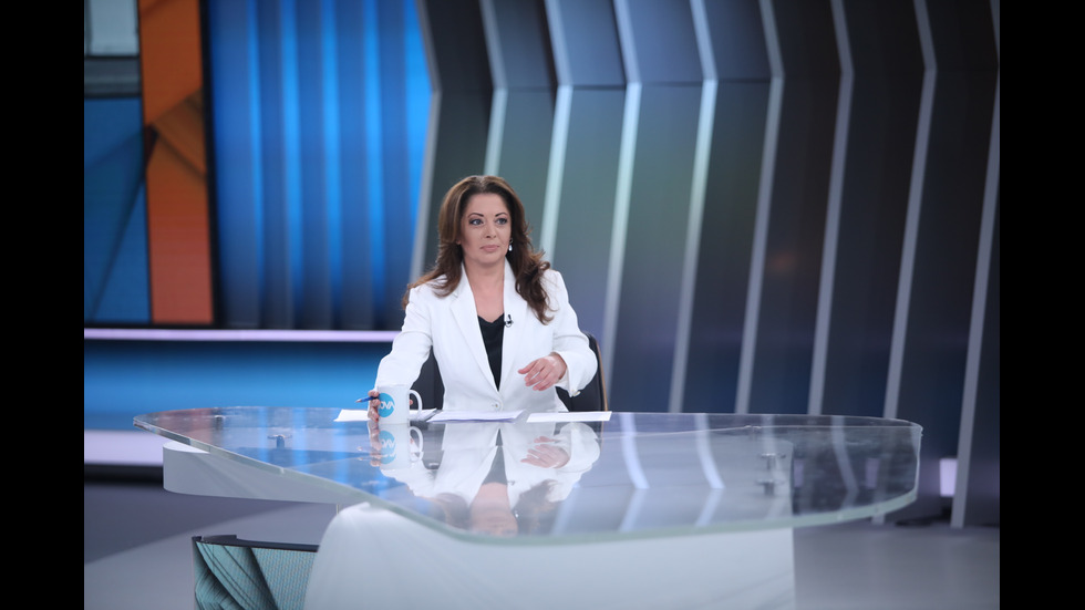 ЗАД КАДЪР: Изборният ден по NOVA В СНИМКИ