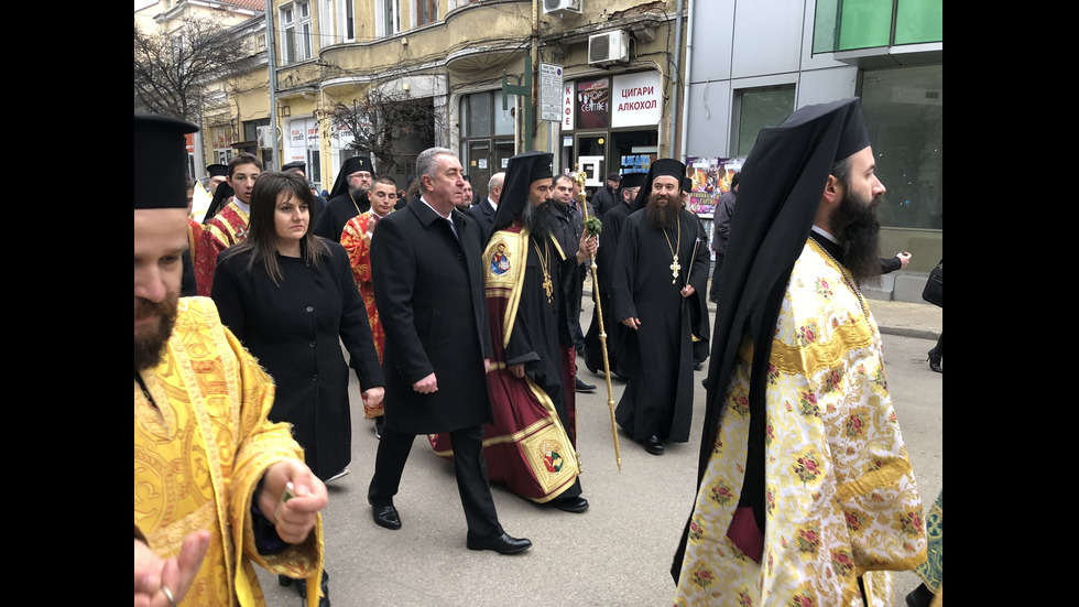 Тържествен камбанен звън оповести въдворяването на Видинския митрополит Даниил