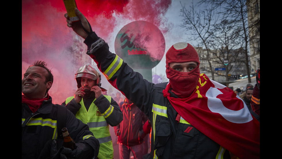 Нов ден на масови протести във Франция