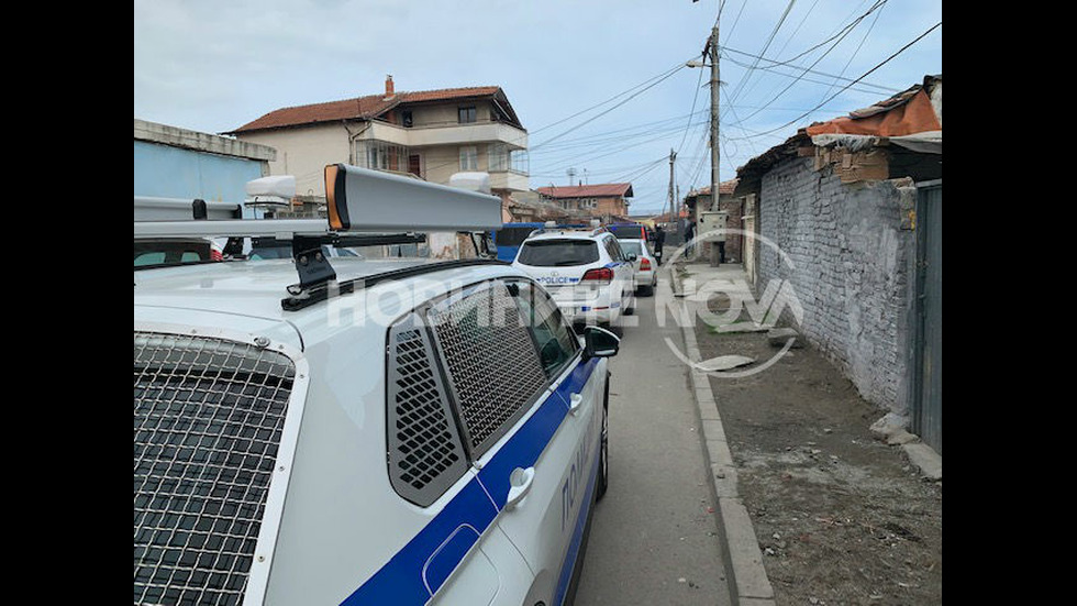 Спецакция на полицията в ромския квартал в Бургас