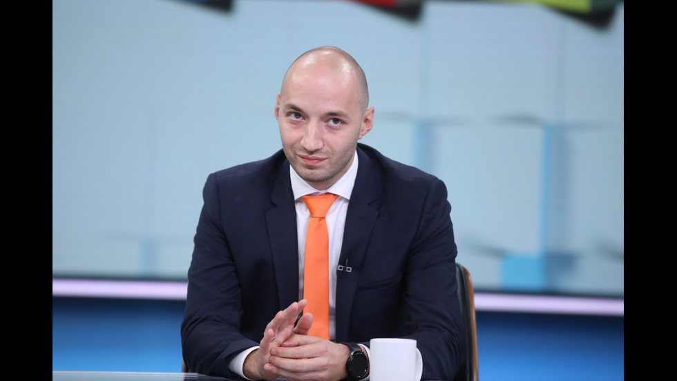 Изборното студио на NOVA - в и зад кадър