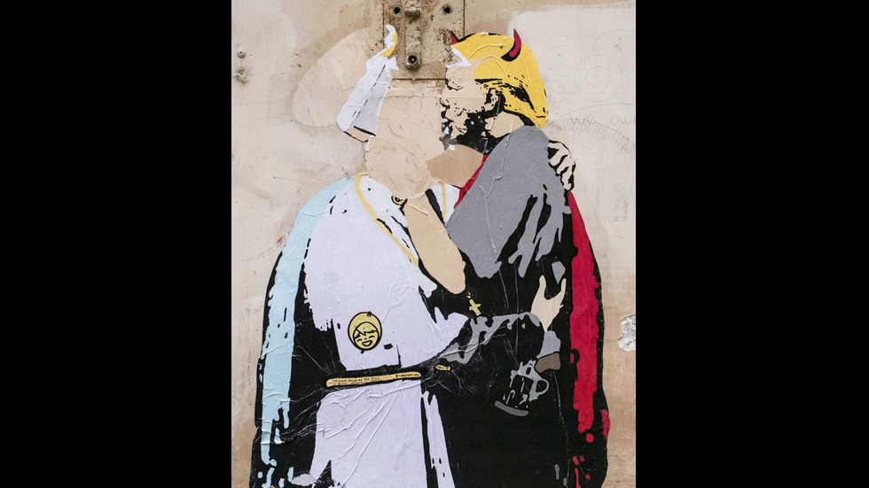 Графити показват как папа Франциск целува в устата Доналд Тръмп