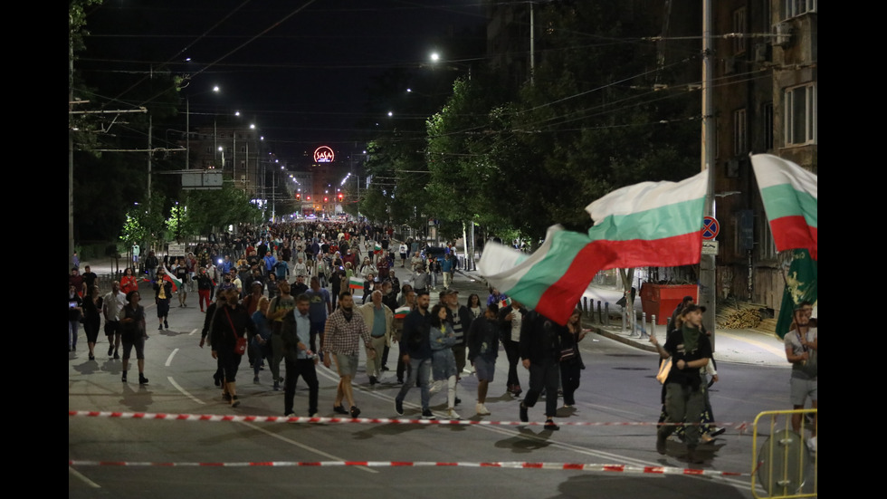 Протест и контрапротест в центъра на София