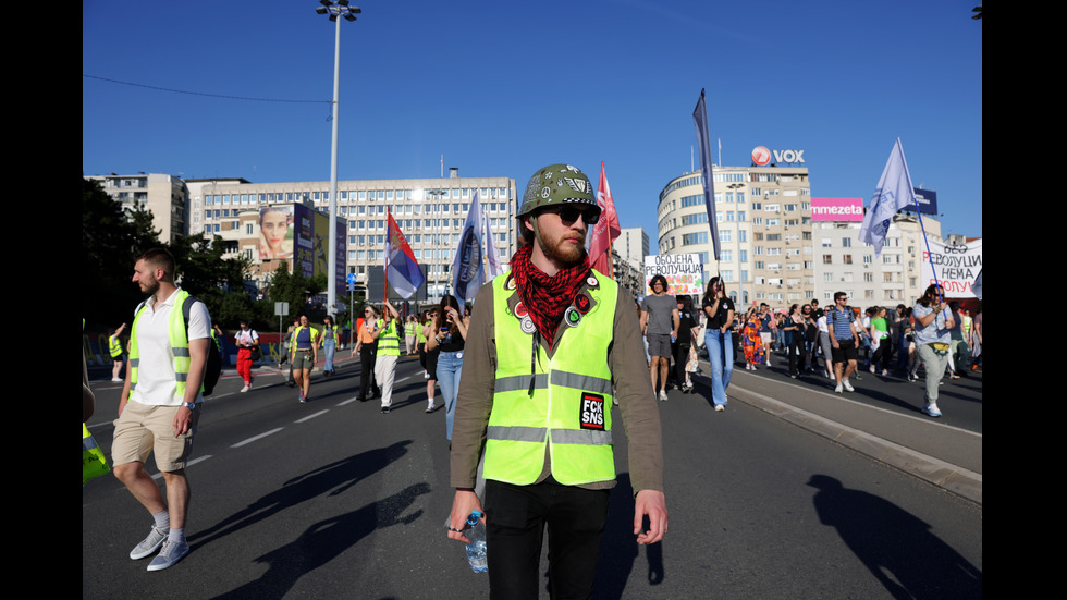 Хиляди на протест в Сърбия искат нови избори