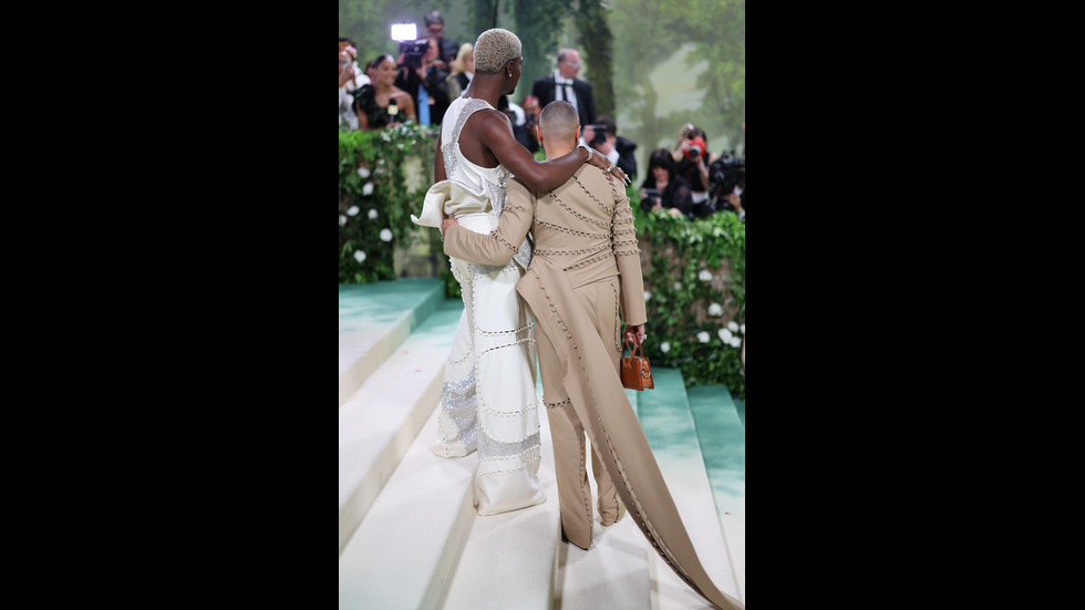Звезди, блясък, смели и екстравагантни тоалети на Met Gala 2024