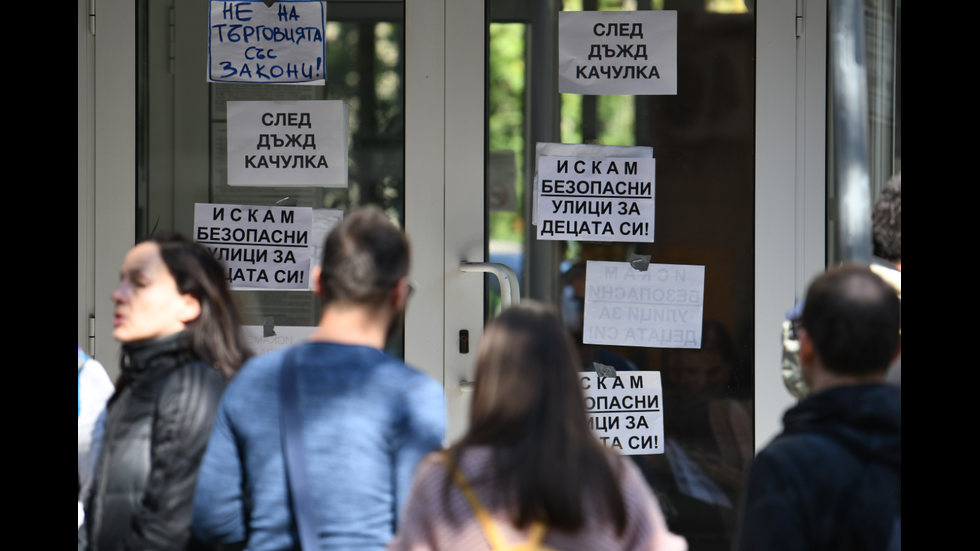 Протестиращи нахлуха в Прокуратурата в Стара Загора