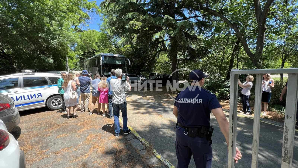 Първите бежанци пристигнаха в базата в "Сарафово"