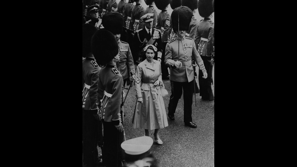 Животът на Кралица Елизабет II в снимки