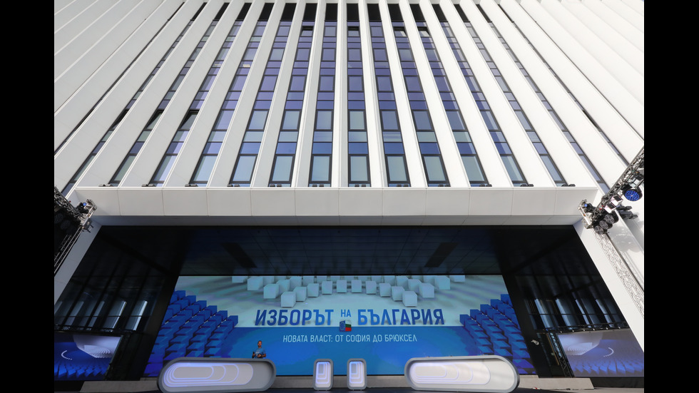 ЗАД КАДЪР: Студиата на NOVA в изборния ден