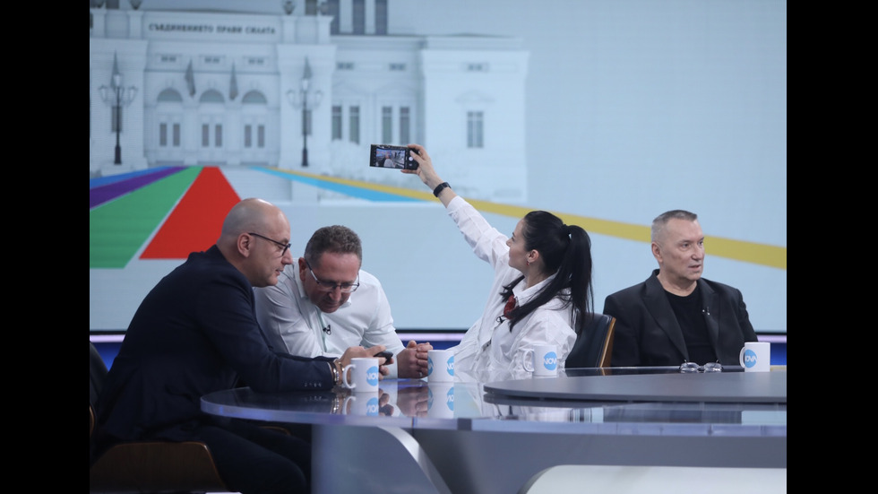 ЗАД КАДЪР: Изборният ден по NOVA В СНИМКИ