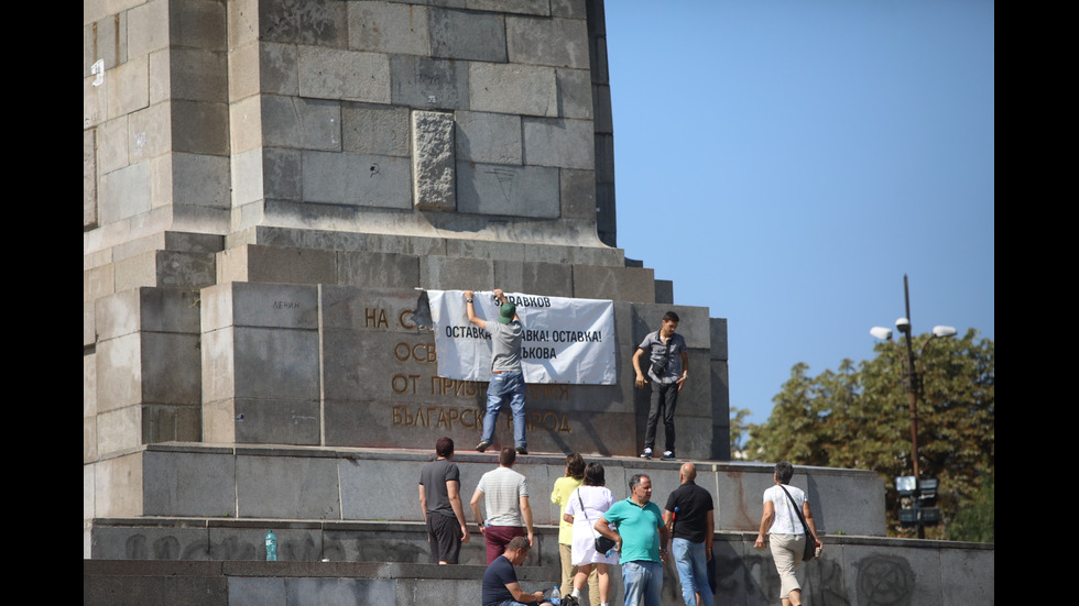 Откриват плоча в памет на полицаите, убити от автобус с мигранти в Бургас