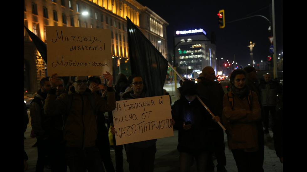 Нова вечер на протести в няколко града в страната