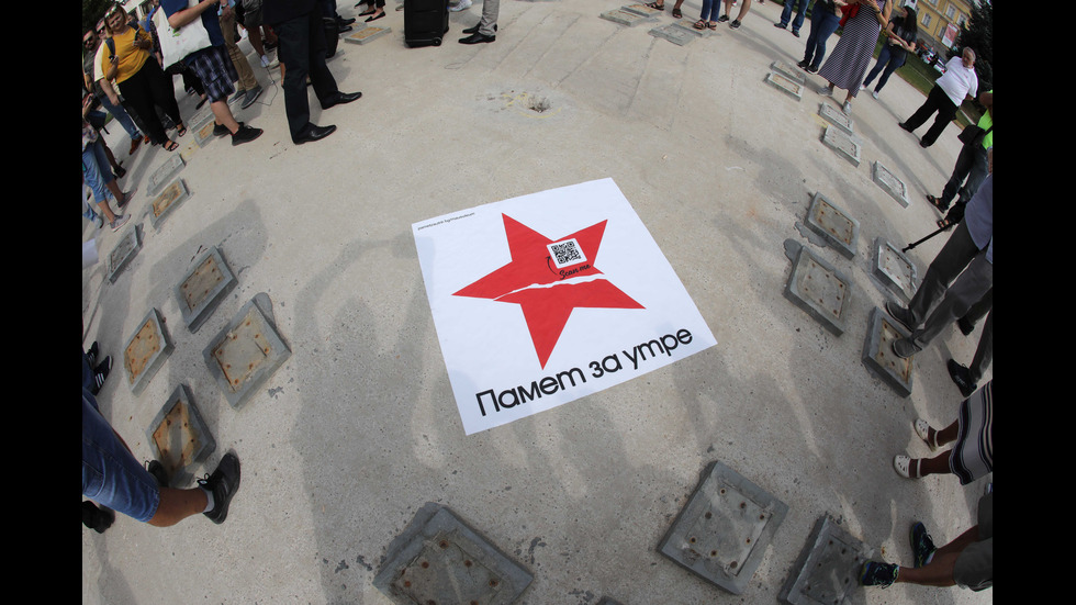 „Памет за утре”: Младежи обиколиха емблематични за комунизма сгради в София