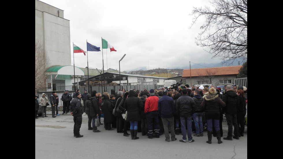 Над 100 шивачки на протест в Дупница