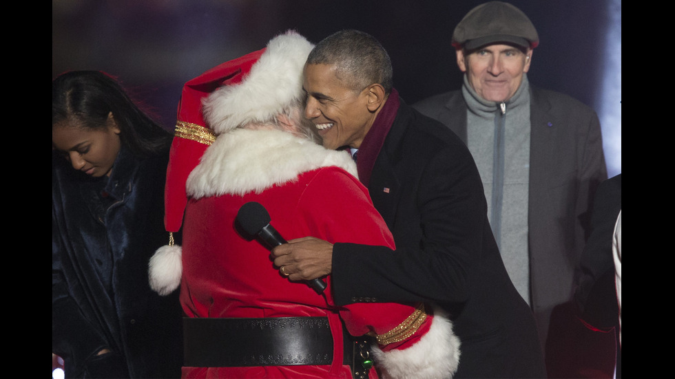 Барак Обама запали светлините на коледното дърво във Вашингтон