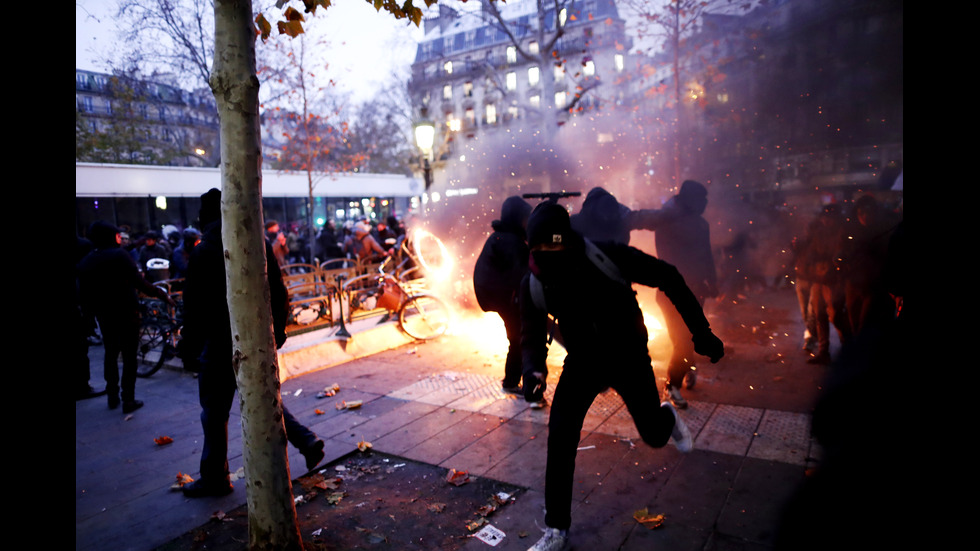 Масова стачка парализира Франция