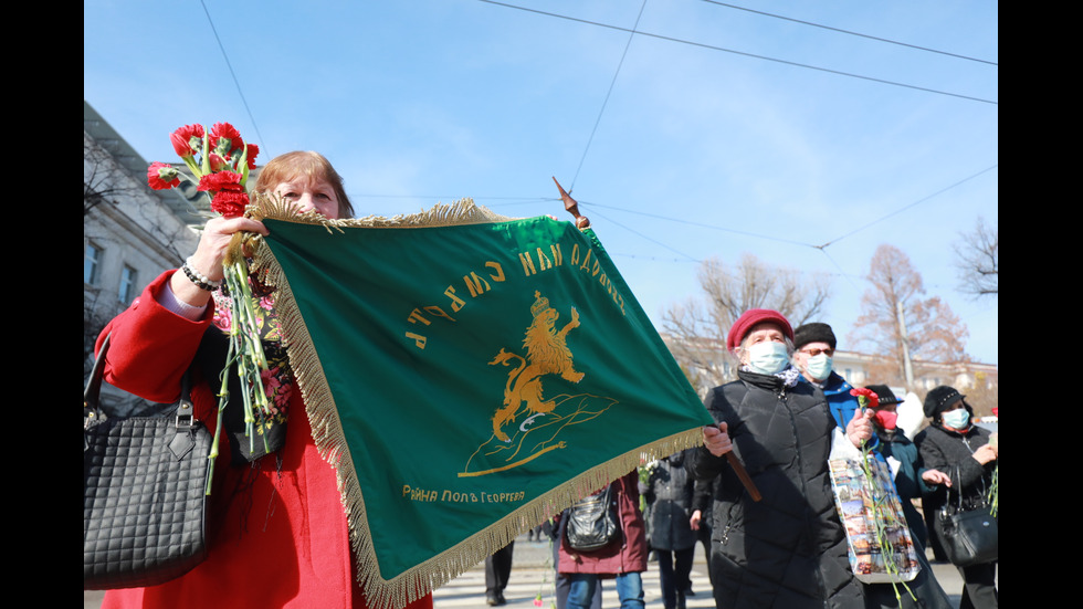 България се прекланя пред подвига на Апостола