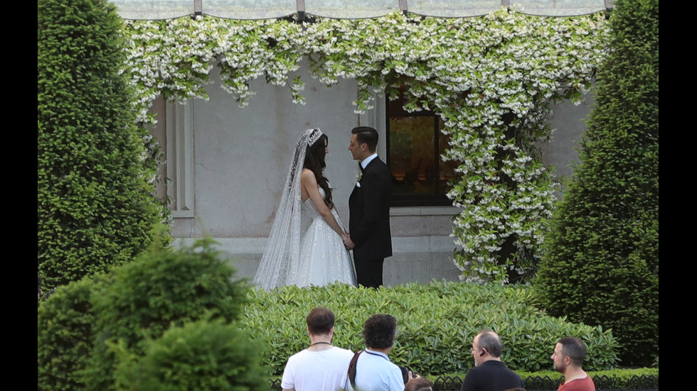 Ердоган - кум на сватбата на футболиста Месут Йозил