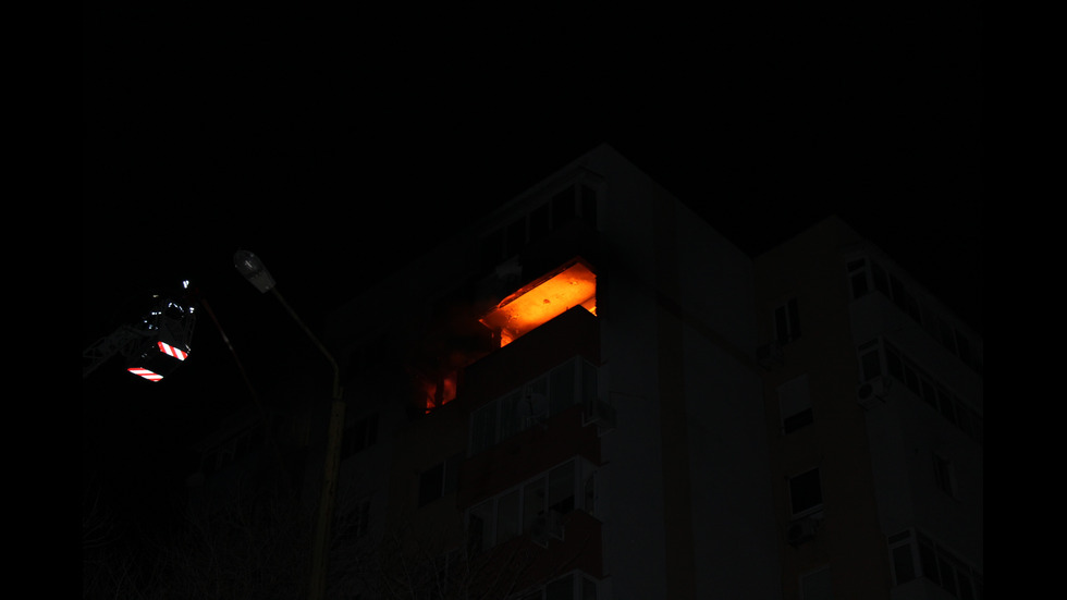 Пожар в блок в Благоевград, има жертви
