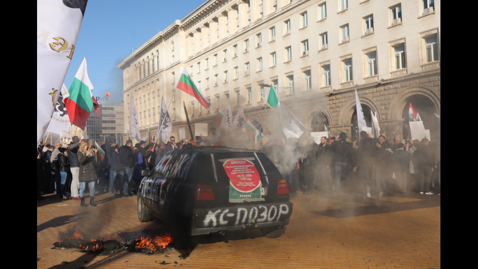 Заради референдума: "Възраждане" на протест пред Конституционния съд