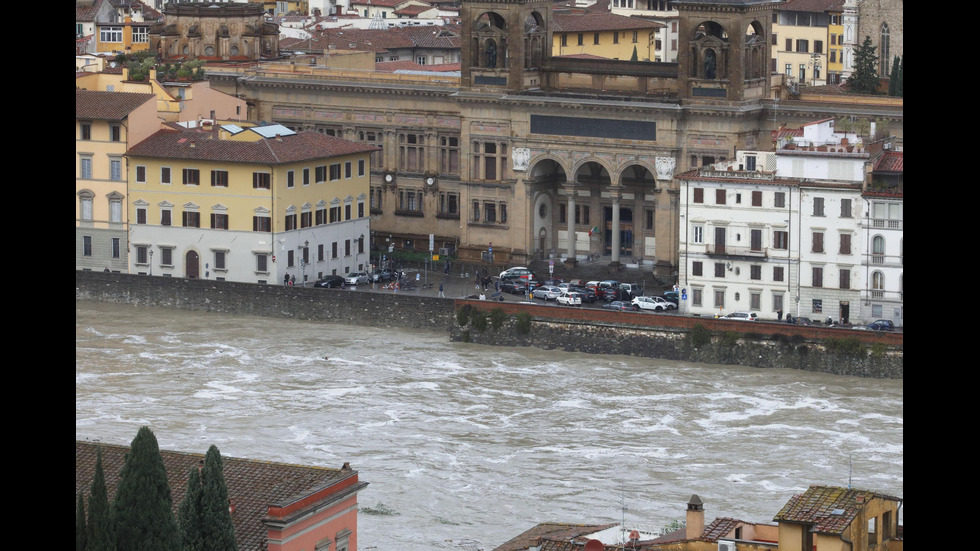 Флоренция и Пиза са заплашени от наводнения