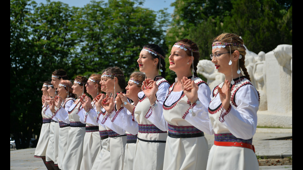 Как празнуваме Деня на българската азбука, просвета и култура (ГАЛЕРИЯ)