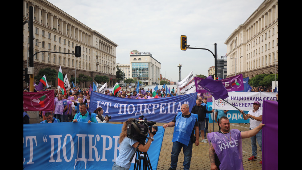 Миньори и енергетици излязоха на национален протест