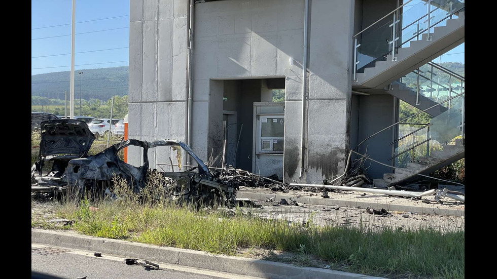 Кола изгоря напълно на Околовръстното в София, има загинал