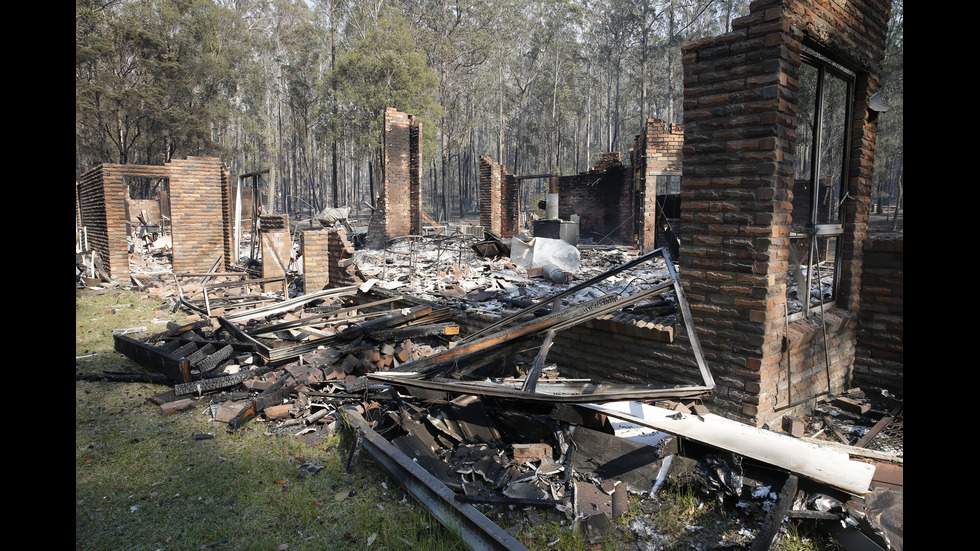 Трима загинаха при пожарите в Австралия