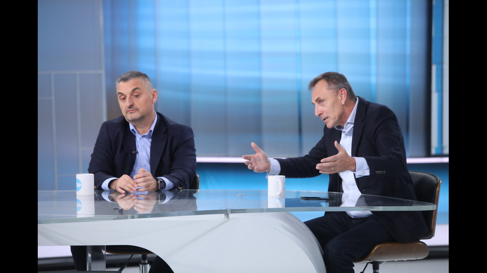 ЗАД КАДЪР: Изборният ден по NOVA В СНИМКИ