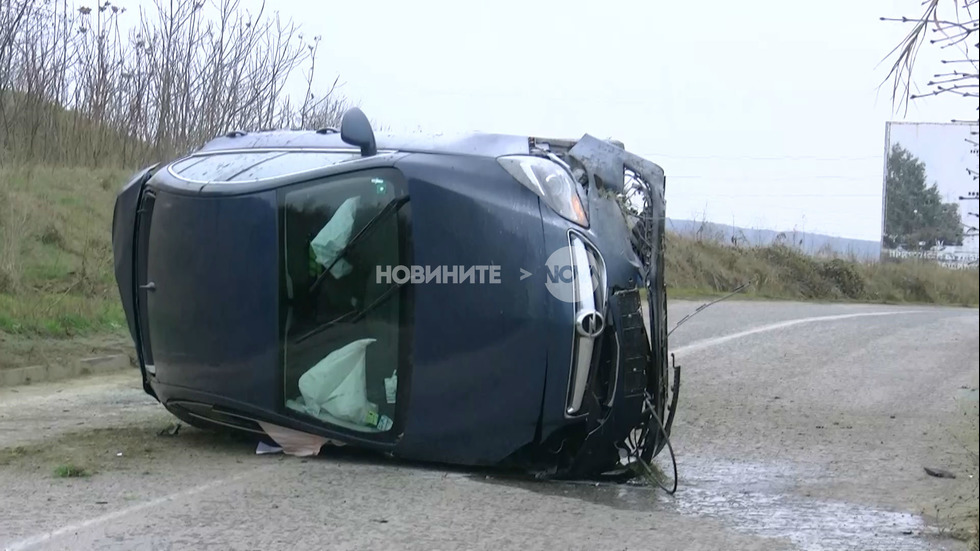 Кола се преобърна край Мизия