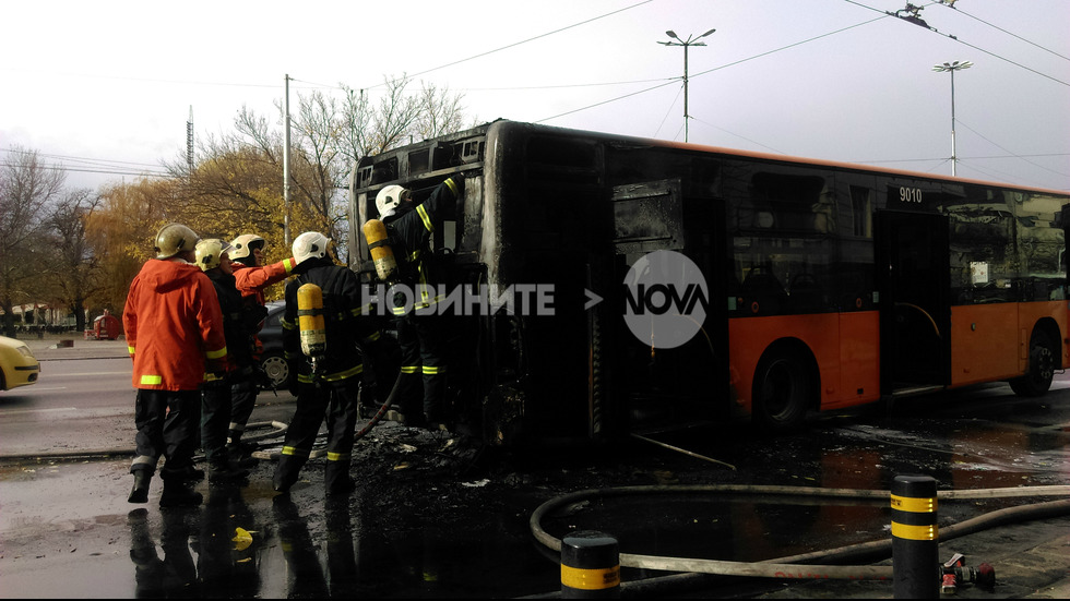 Автобус пламна на "Цариградско шосе"