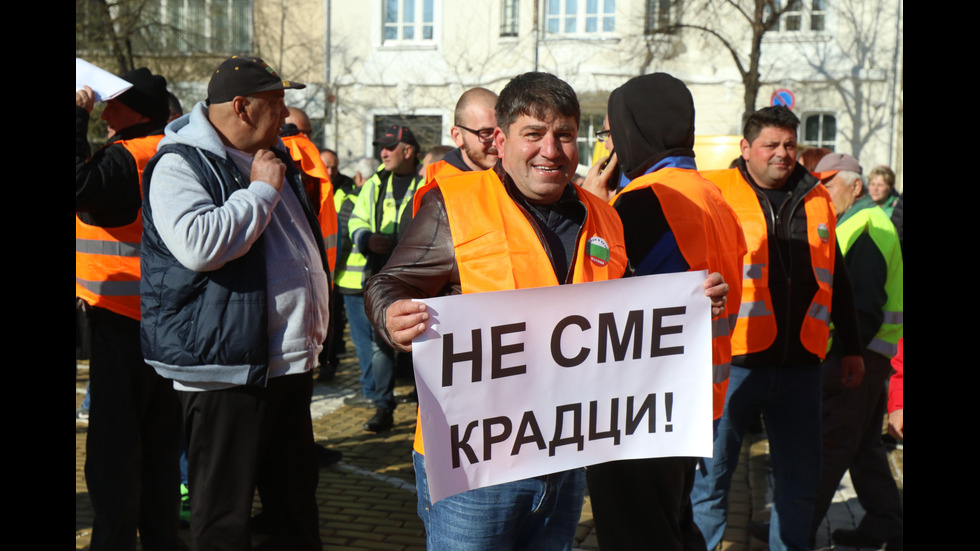 Пътни строители излизат отново на протест