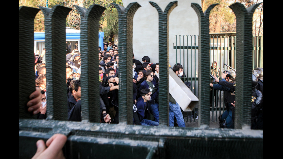 Поредни антиправителствени протести в Иран