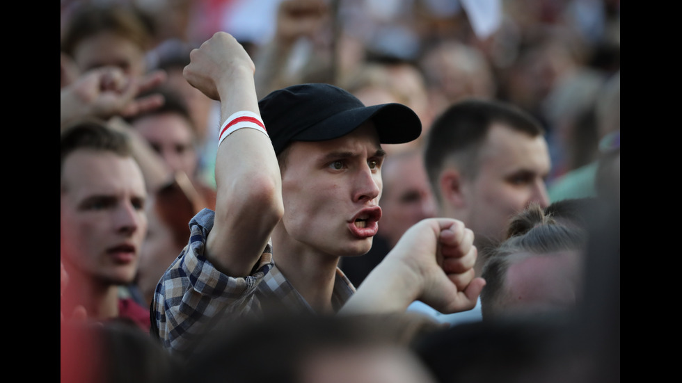 Кадри от дрон показват протестите в Беларус