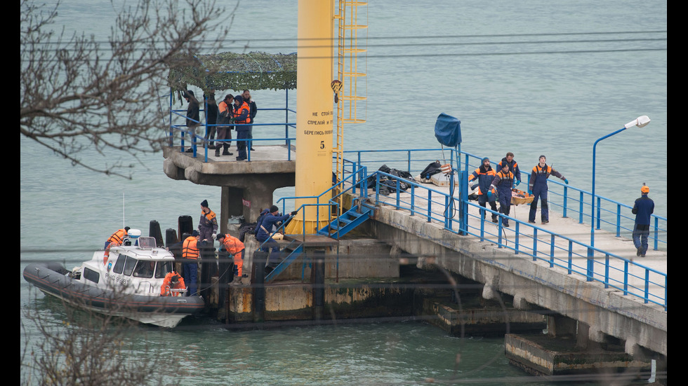 Първи снимки от катастрофата на руски самолет в Черно море