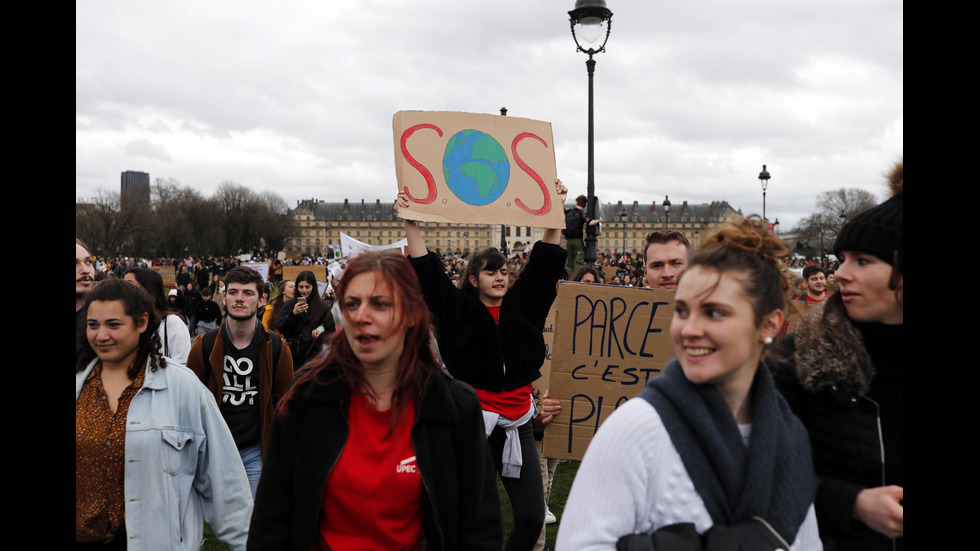 Ученици от цял свят подкрепиха Грета Тунберг срещу климатичните промени