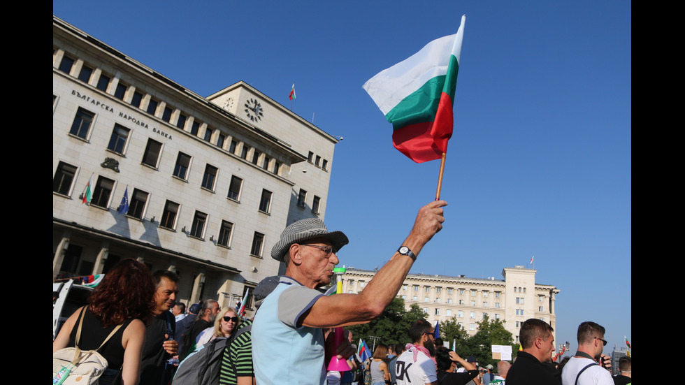 Нов голям протест пред парламента