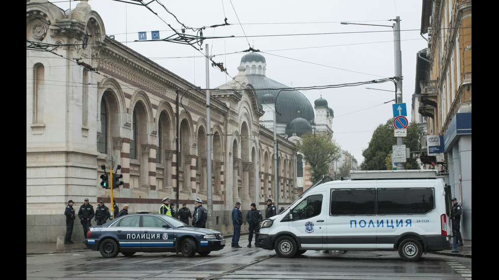 Протести „за” и „против” Гешев под прозорците на ВСС