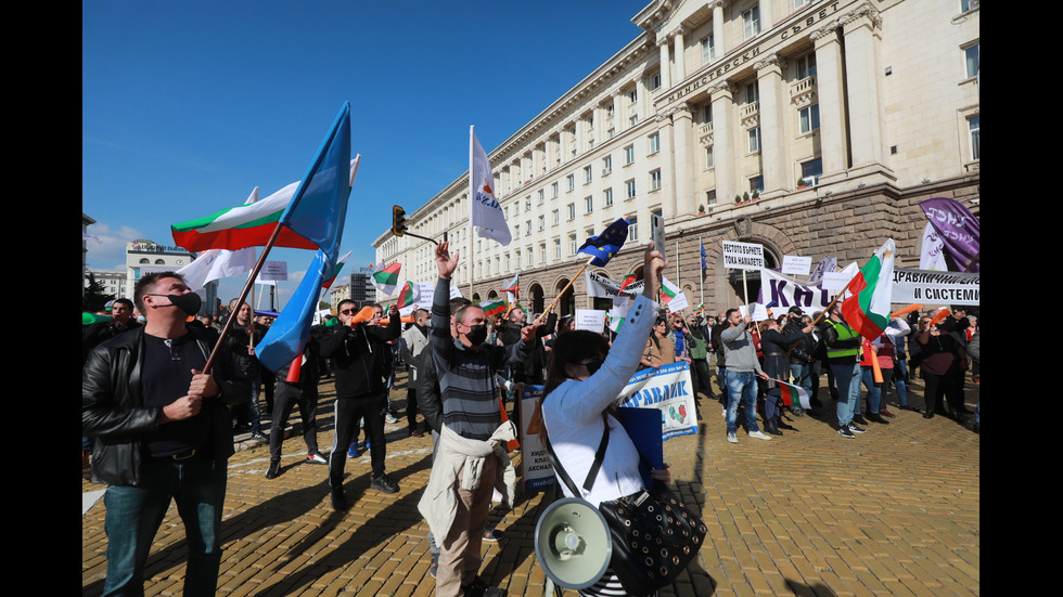 Бизнесът и синдикатите излязоха на протест