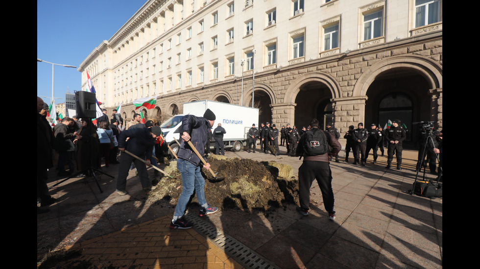 Заради референдума: "Възраждане" на протест пред Конституционния съд