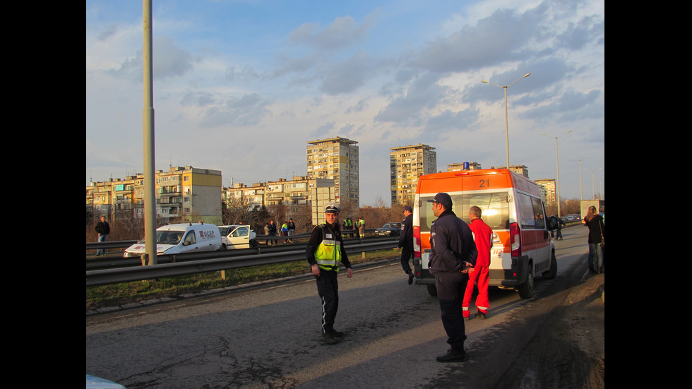 Катастрофа блокира движението по международното шосе в Русе